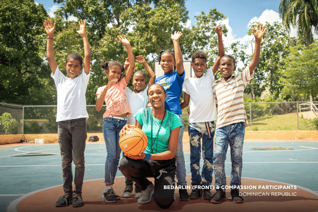 Bedarlin and students in Dominican Republic