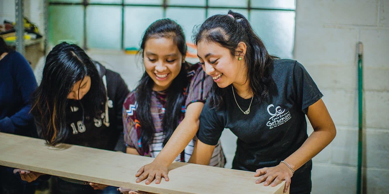 girls carpentry guatemala