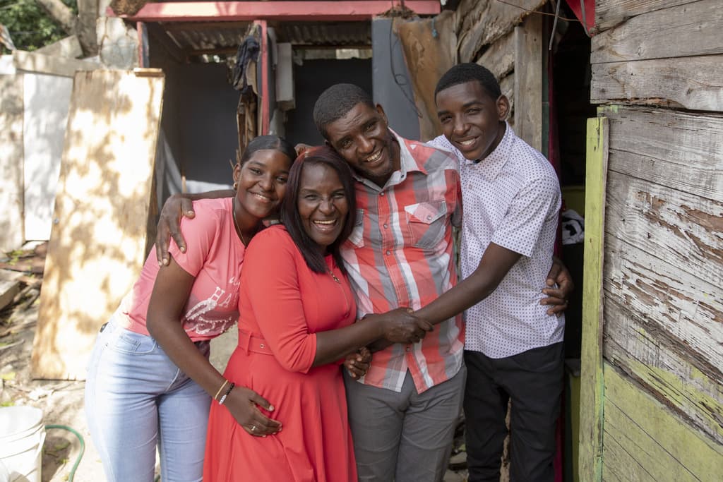 Daniel and Daniela and family in the Dominican Republic