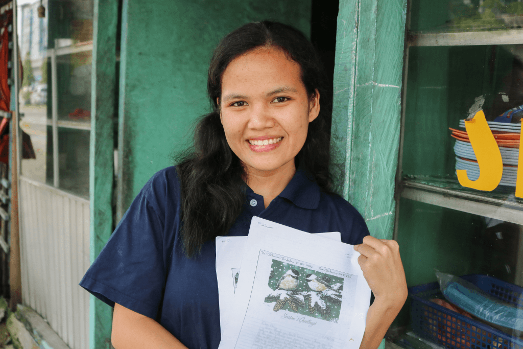 Ani holds sponsor letters